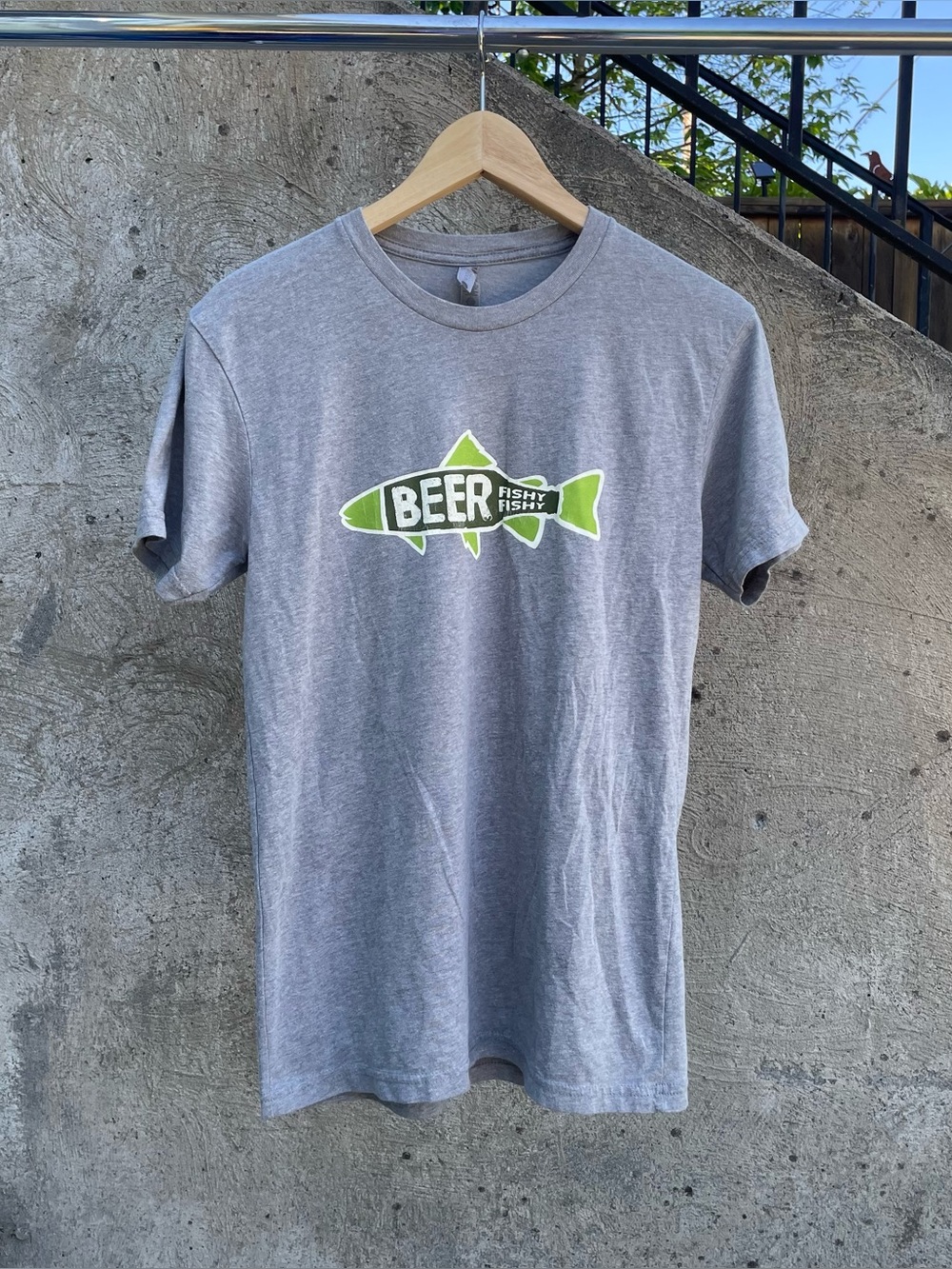 “Beer fishy fishy” graphic tee size small/medium (18x26)